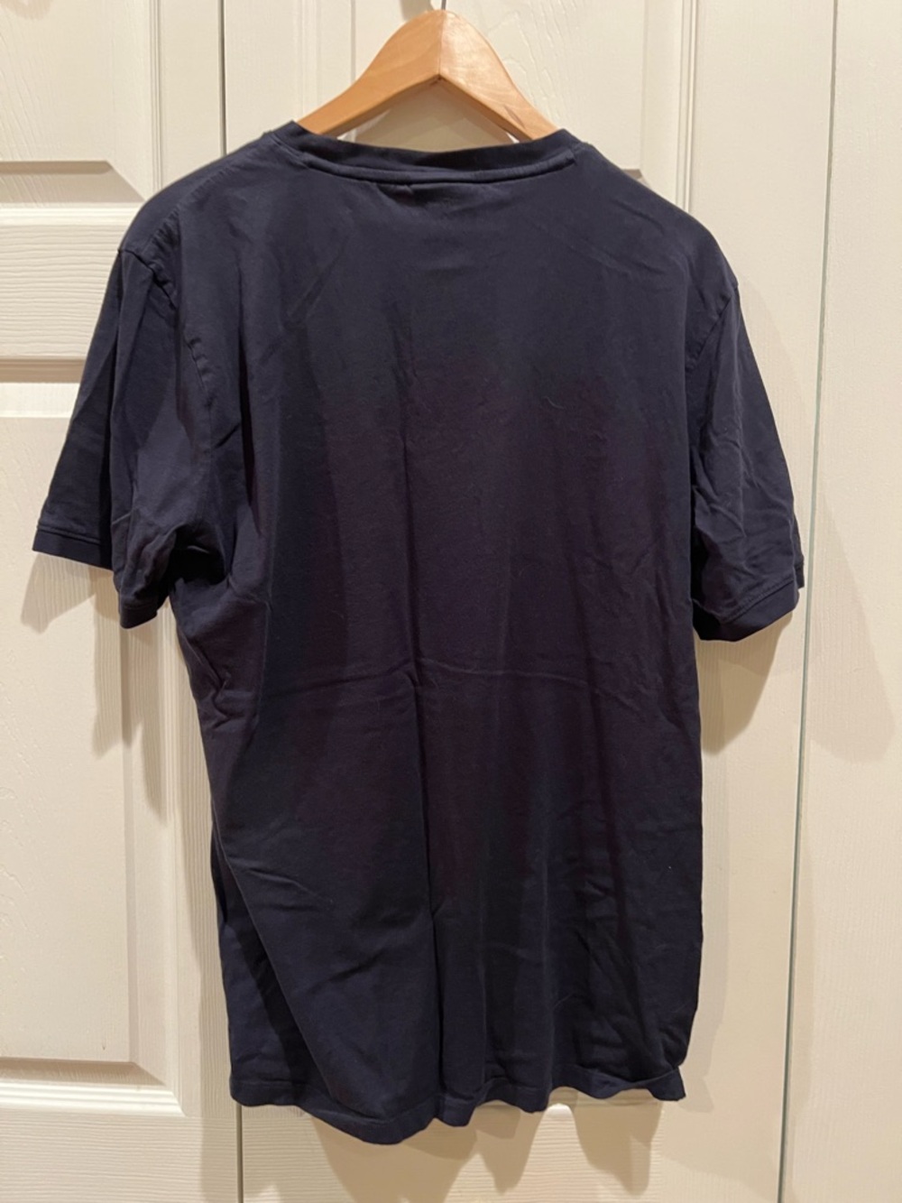 Hugo Boss Black Short-Sleeve Tee with Red Logo Patch - Picture 3 of 4